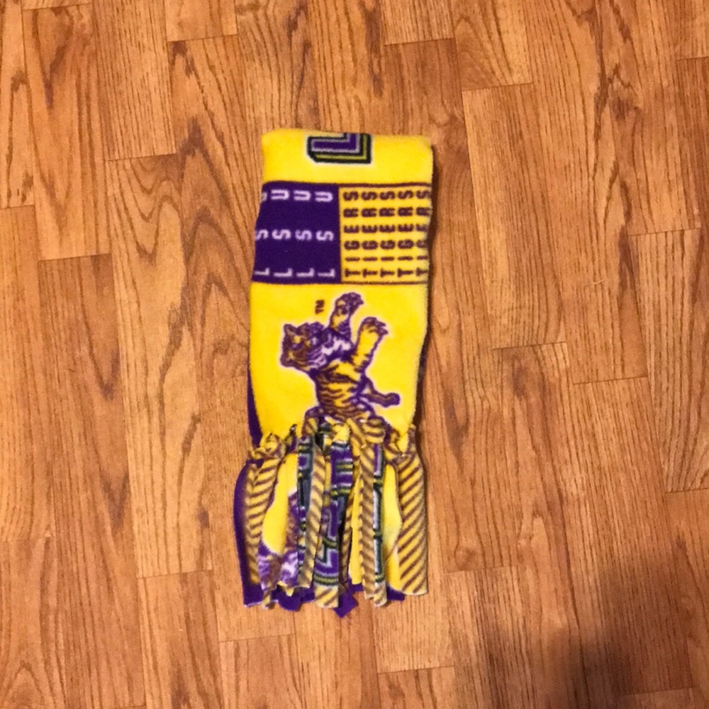 LSU Fleece Scarf 💕 - Picture 5 of 8